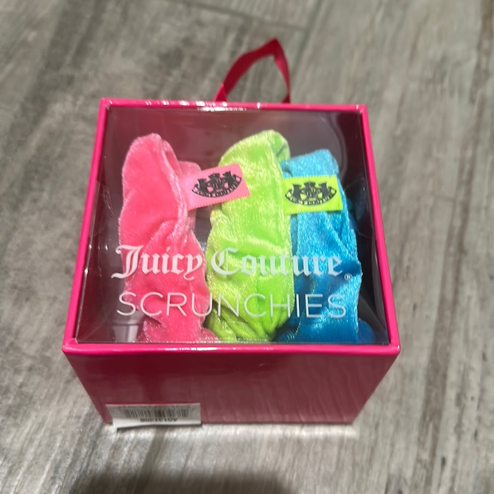 Juicy Couture Scrunchies set